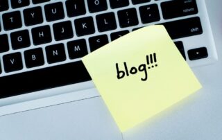 zakelijke blogs op een post-it